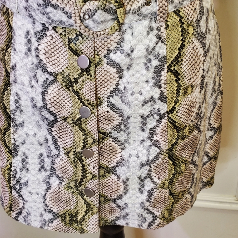 Le Lis Faux Leather Multi-Color Snakeskin Print Mini Skirt, Medium - Picture 13 of 15